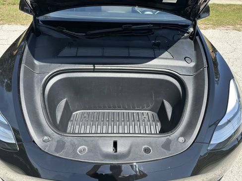 Used 2023 Tesla Model Y Long Range AWD/4WD image 4