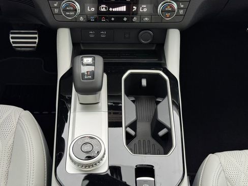 New 2025 Mitsubishi Outlander SEL image 23