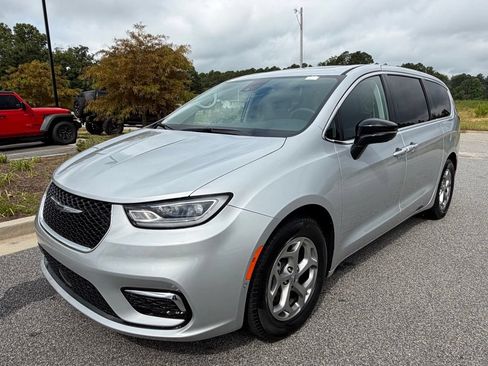 Used 2024 Chrysler Pacifica Limited FWD image 72