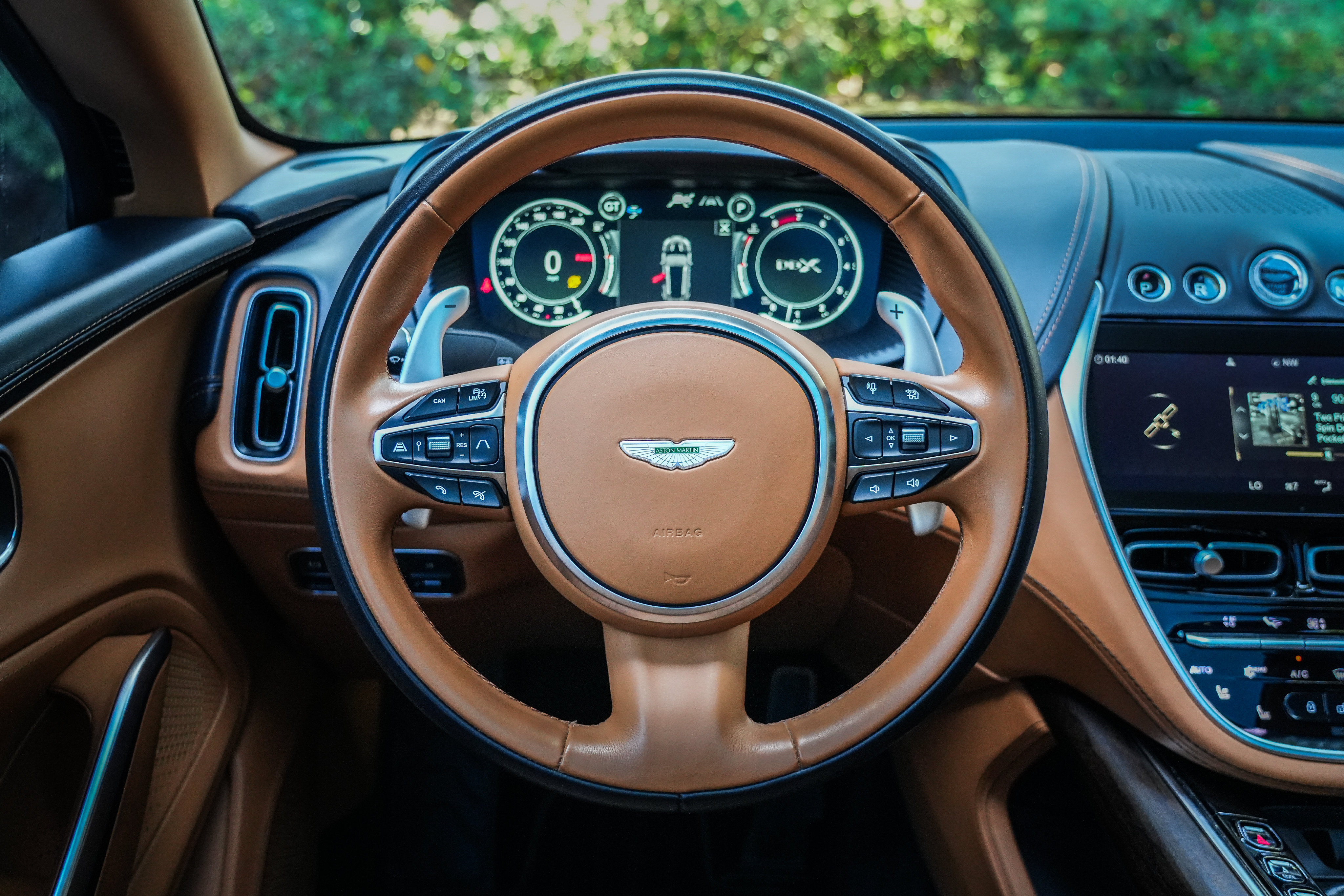 Used 2023 Aston Martin DBX AWD/4WD image 19
