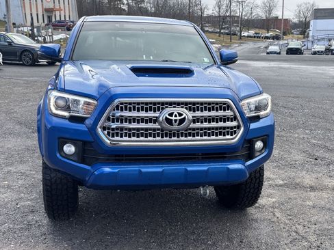 Used 2016 Toyota Tacoma TRD Sport w/ Premium & Technology Package image 6