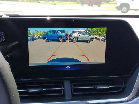 Certified 2025 Chevrolet Trax LT w/ Driver Confidence Package FWD image 14