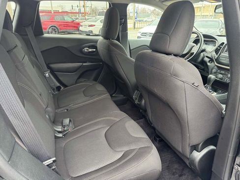 Used 2017 Jeep Cherokee Latitude w/ Comfort/Convenience Group image 31