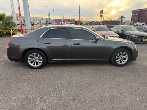 Used 2020 Chrysler 300 Touring image 4