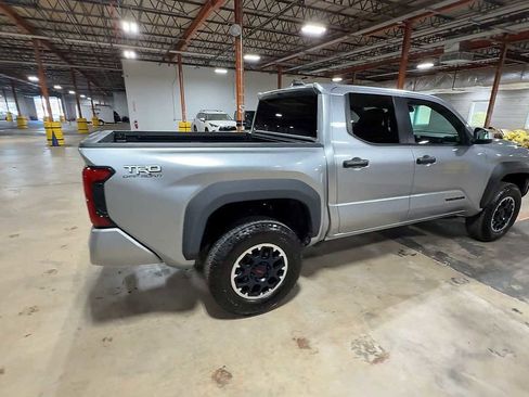 Used 2024 Toyota Tacoma TRD Off-Road image 8