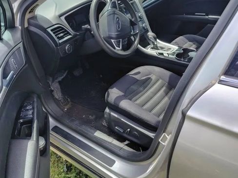 Used 2014 Ford Fusion SE FWD image 5