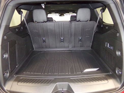 New 2025 Chevrolet Suburban LT w/ Comfort Package image 32