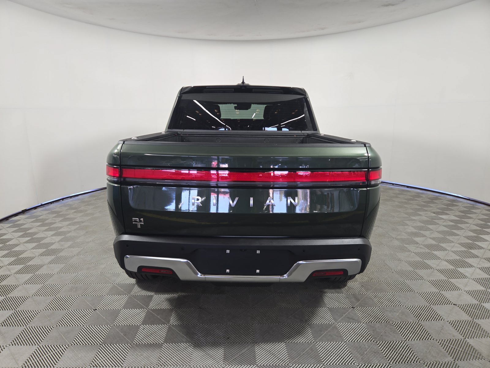 Used 2024 Rivian R1T Adventure Dual AWD/4WD image 4