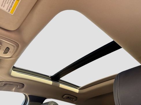 Used 2023 Buick Encore GX Essence w/ Experience Buick Package image 18