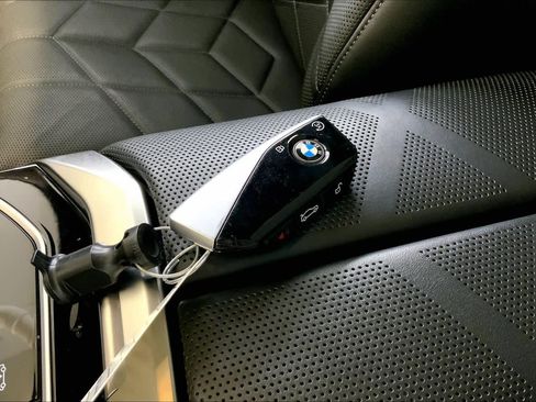 Certified 2023 BMW i7 xDrive60 w/ Executive Package 2 AWD/4WD image 14