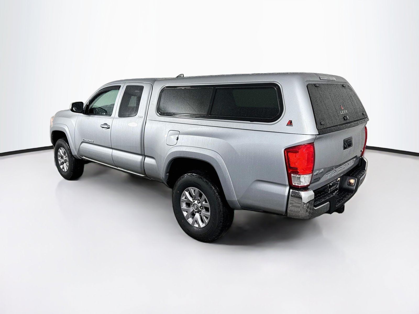 Certified 2017 Toyota Tacoma SR5 w/ Tow Package AWD/4WD image 5