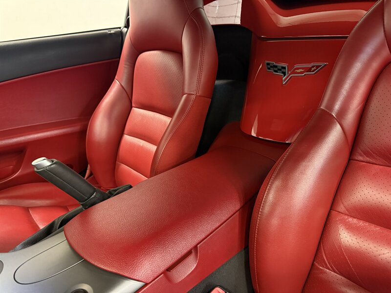 Used 2006 Chevrolet Corvette Convertible w/ Preferred Equipment Group RWD image 25