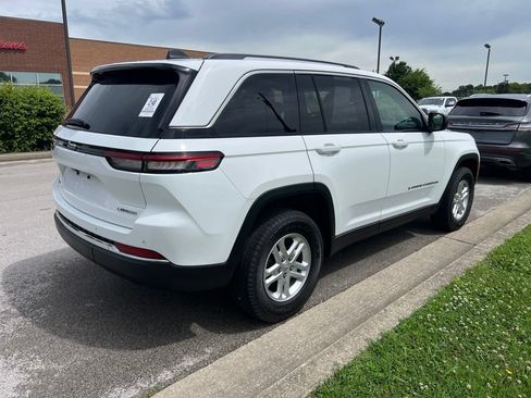 Used 2023 Jeep Grand Cherokee Laredo w/ Luxury Tech Group I AWD/4WD image 3