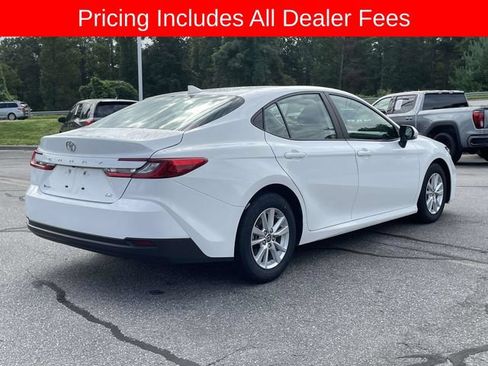 Used 2025 Toyota Camry LE FWD image 5