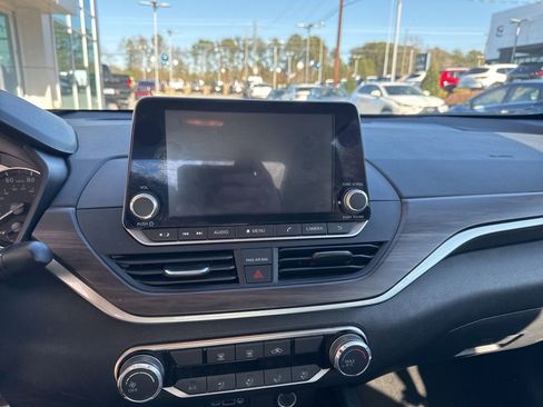 Used 2024 Nissan Altima 2.5 SV image 14