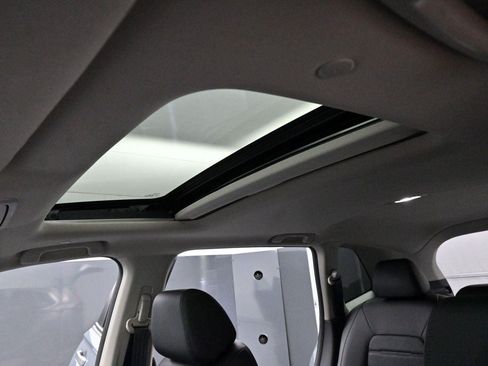 Used 2025 Chrysler Pacifica Select FWD image 26