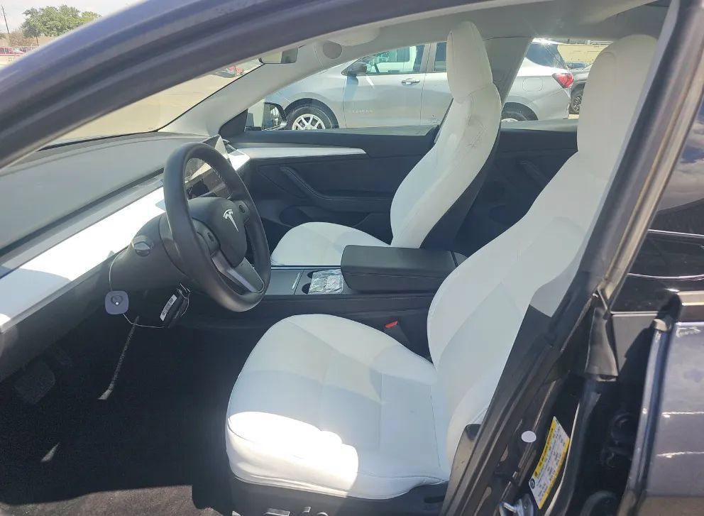 Used 2023 Tesla Model 3 Standard Range RWD image 5