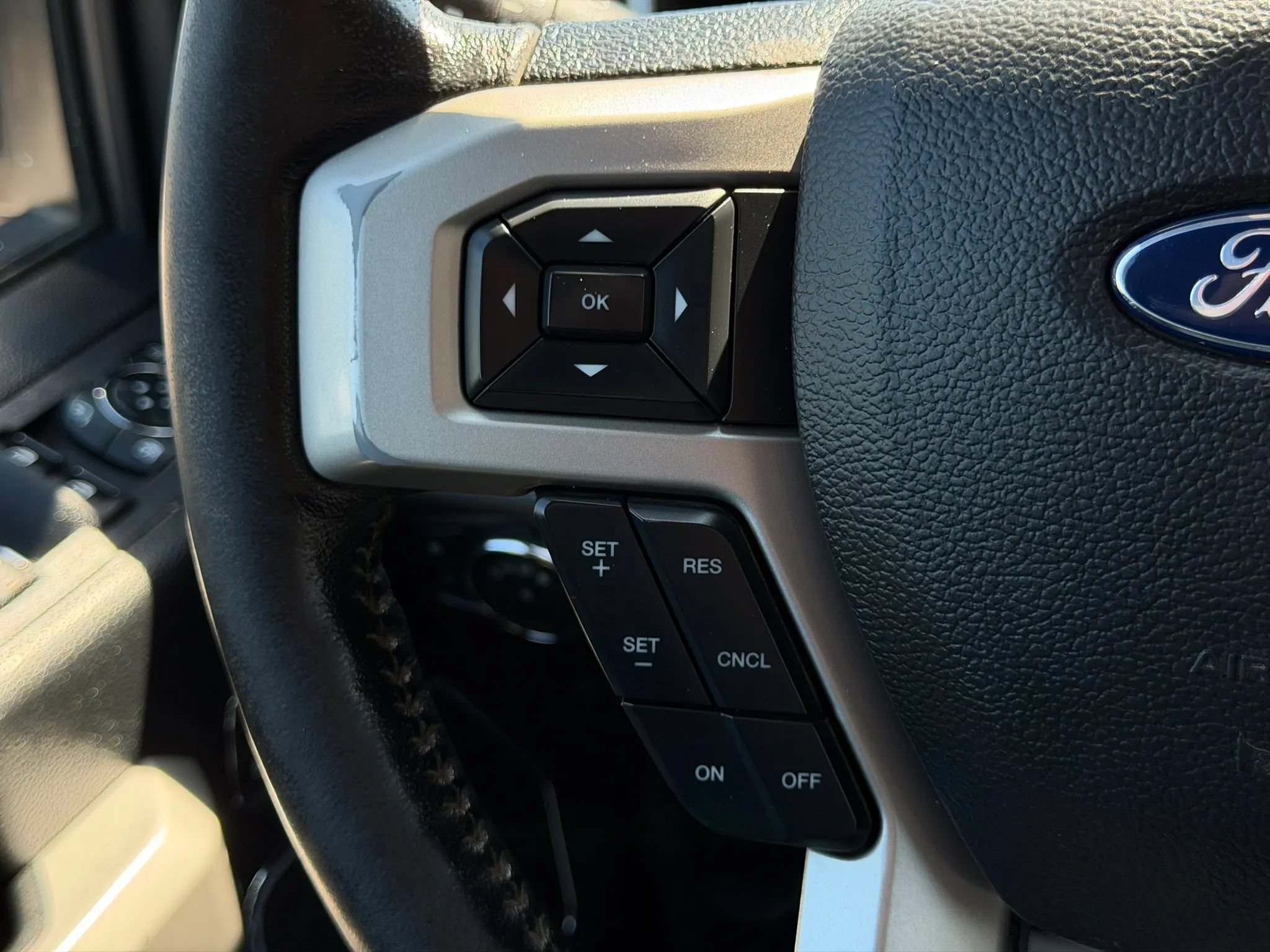Used 2019 Ford F250 Lariat w/ Lariat Ultimate Package AWD/4WD image 28