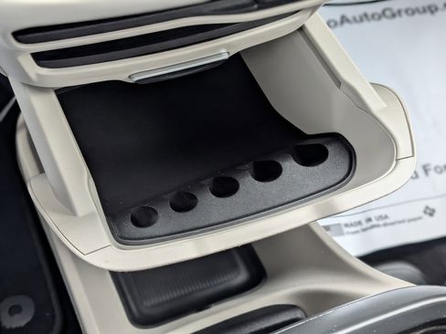 Used 2018 Chrysler Pacifica Touring-L image 26