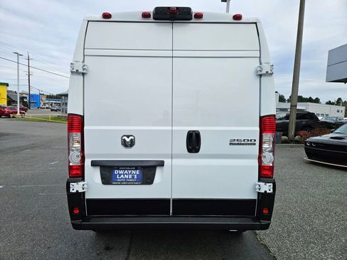 Used 2025 RAM ProMaster 2500 w/ Convenience Group image 4