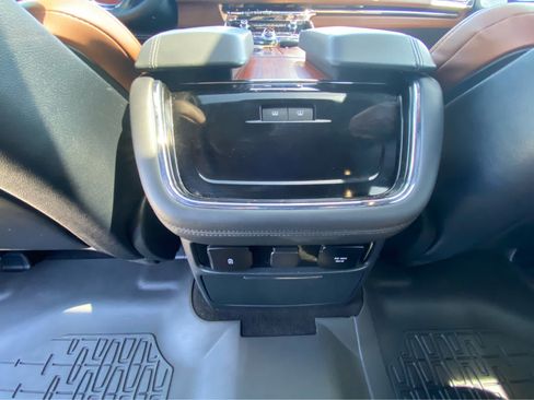 Used 2024 Lincoln Navigator Reserve AWD/4WD image 16