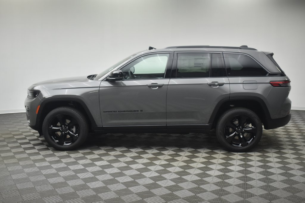 New 2027 Jeep Grand Cherokee Limited AWD/4WD image 13