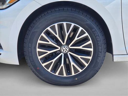 Used 2019 Volkswagen Jetta SEL w/ Cold Weather Package image 24
