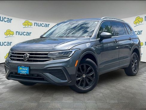 Used 2024 Volkswagen Tiguan SE w/ Panoramic Sunroof Package AWD/4WD image 2