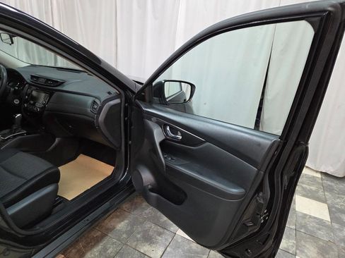 Used 2018 Nissan Rogue S image 10