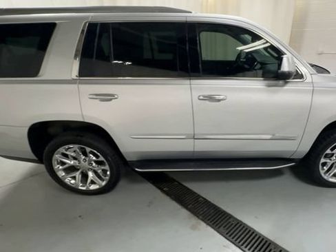 Used 2020 Cadillac Escalade Premium Luxury AWD/4WD image 9
