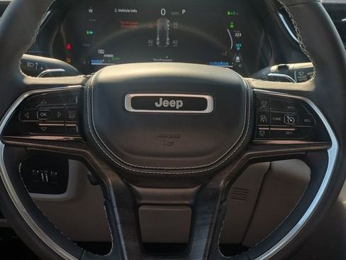 Used 2022 Jeep Grand Cherokee Overland w/ Luxury Tech Group IV image 26