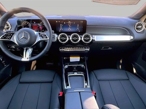 New 2026 Mercedes-Benz GLB 250 4MATIC image 7