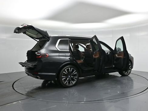 Used 2023 BMW X7 xDrive40i w/ Parking Assistance Package image 6