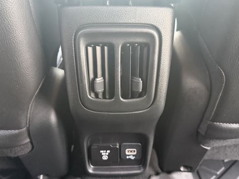 Used 2021 Jeep Compass Limited AWD/4WD image 32