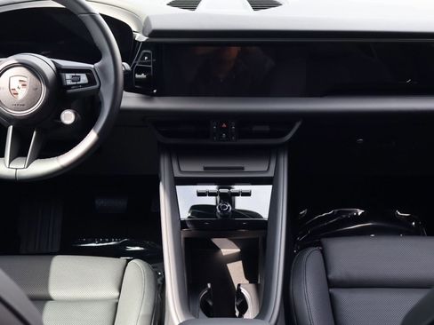 Certified 2025 Porsche Macan Electric RWD image 20