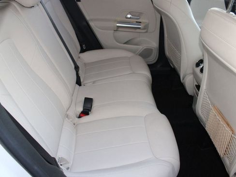 Certified 2021 Mercedes-Benz GLA 250 4MATIC image 31