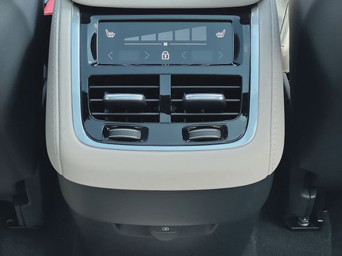 New 2026 Volvo XC90 B6 Plus w/ Protection Package Premier AWD/4WD image 23