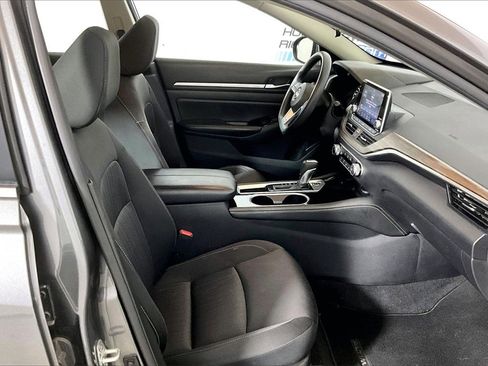 Used 2023 Nissan Altima 2.5 SV image 6