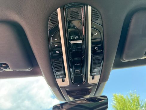 Used 2020 Porsche Cayenne AWD/4WD image 21