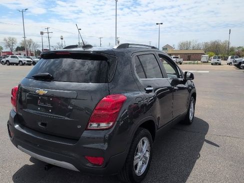 Used 2017 Chevrolet Trax LT w/ LT Convenience Package FWD image 6
