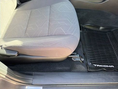 Used 2016 Toyota Tacoma TRD Sport w/ Premium & Technology Package image 25