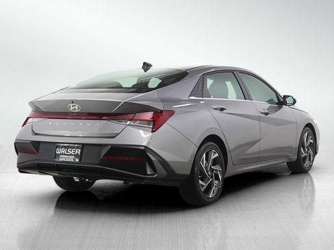 Used 2025 Hyundai Elantra SEL image 5