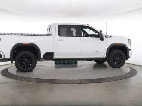 Used 2024 GMC Sierra 2500 AT4 w/ AT4 Premium Plus Package AWD/4WD image 6