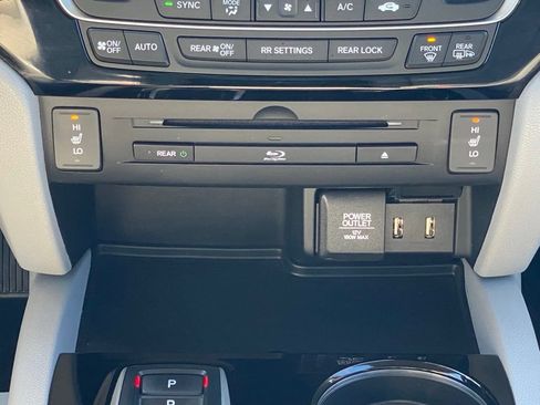 Used 2018 Honda Pilot Touring image 26
