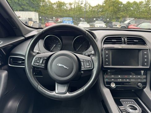 Used 2017 Jaguar F-PACE Prestige AWD/4WD image 15