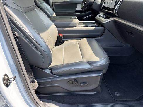 Used 2025 Ford Expedition Active AWD/4WD image 13