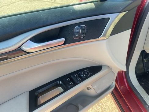 Used 2019 Ford Fusion SEL image 19