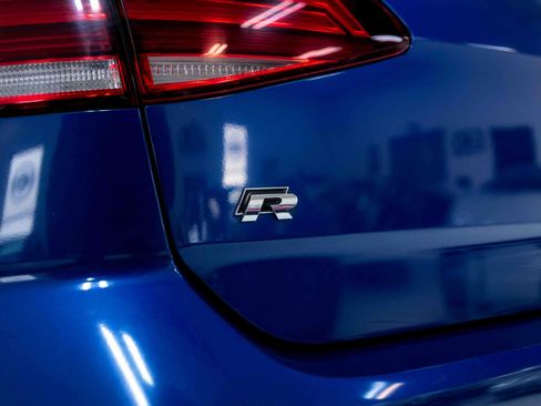 Used 2018 Volkswagen Golf R 4-Door image 25