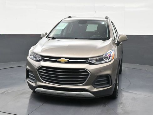 Used 2022 Chevrolet Trax LT w/ LT Convenience Package image 8