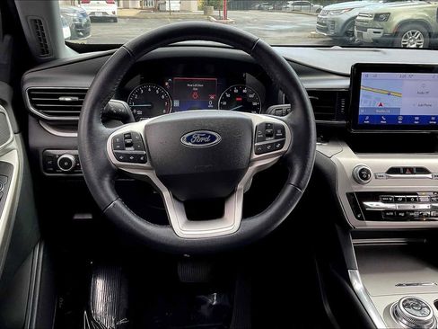 Used 2023 Ford Explorer XLT w/ Equipment Group 202A image 8